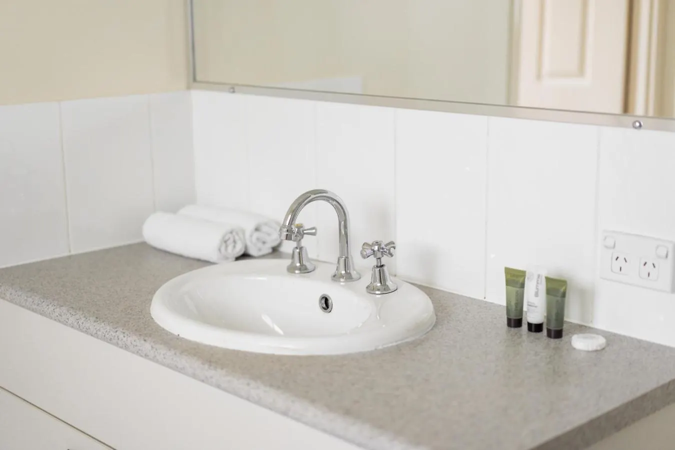 Urban Escape Spacious Home In Rothwell Sleeps 8 Deception Bay 0*,
