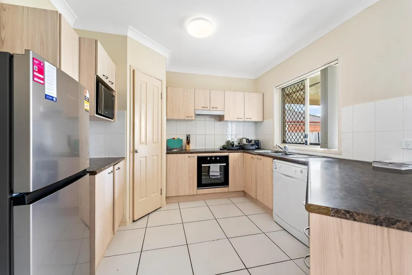 Holiday home Urban Escape Spacious Home In Rothwell Sleeps 8 Deception Bay Australia