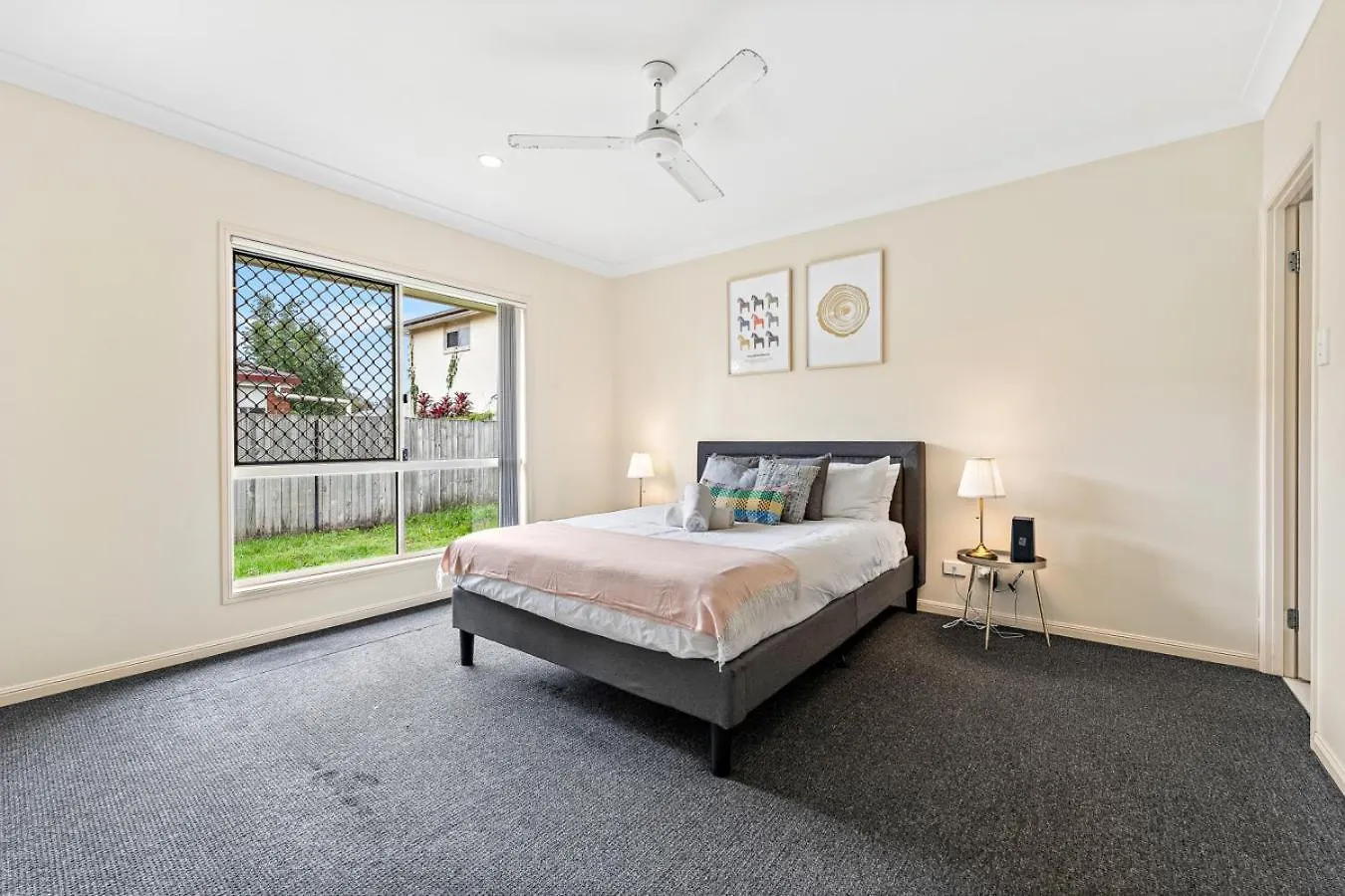 Urban Escape Spacious Home In Rothwell Sleeps 8 Deception Bay 0*,  Australia
